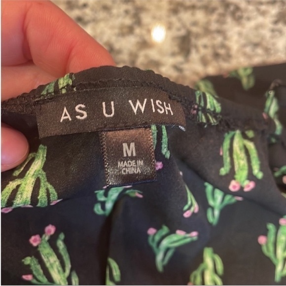 Francesca's Cactus Romper Size Medium. - Picture 5 of 8